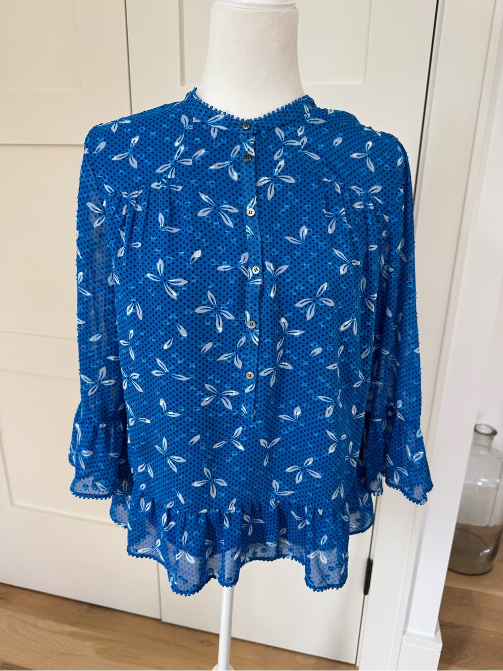Women's Blue Floral Ruffled Button-Up Blouse